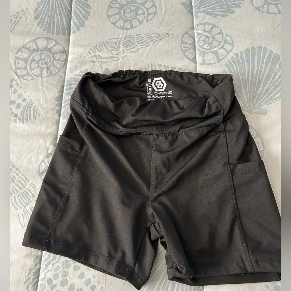 SERIES 8 Kids Shorts, Size Medium